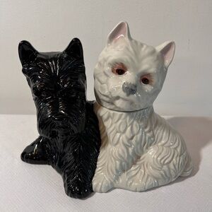 Vintage collectible Black & White Scotch Whisky decanter Scottish Terriers